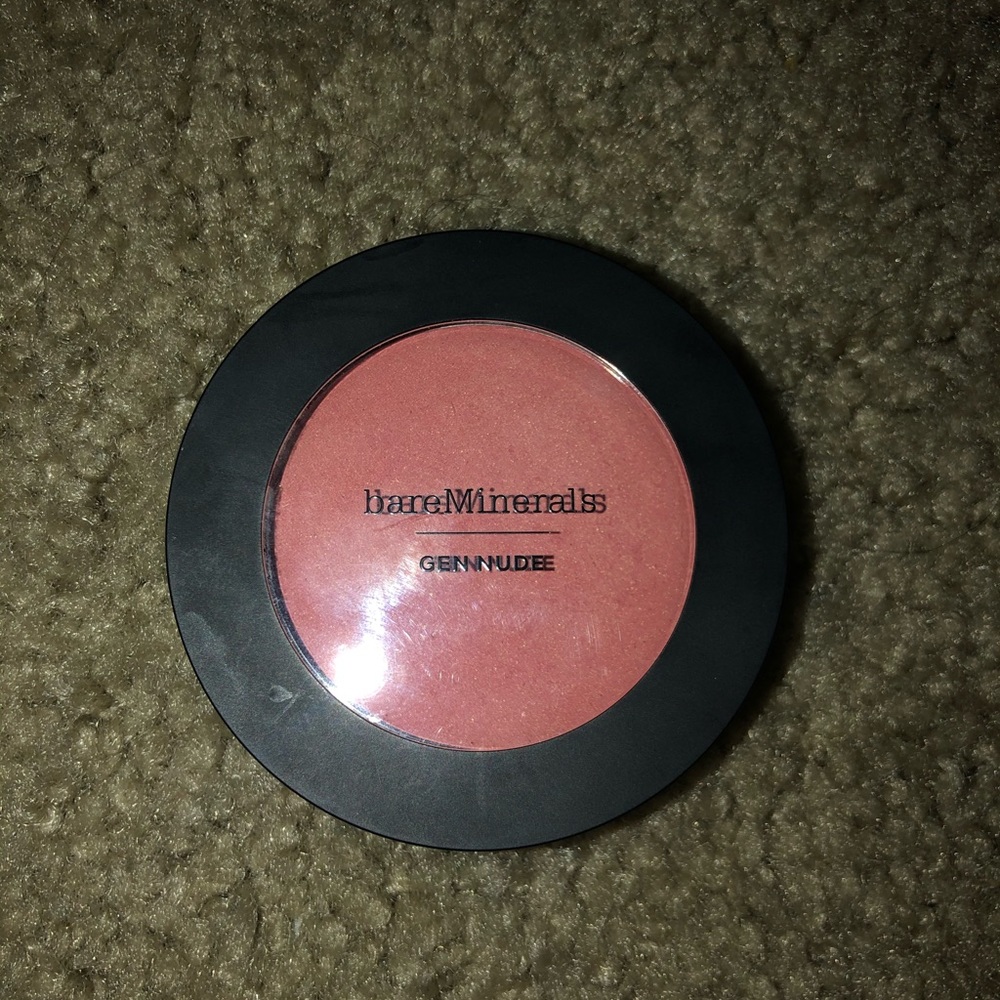 Makeup - Picture 2 of 3